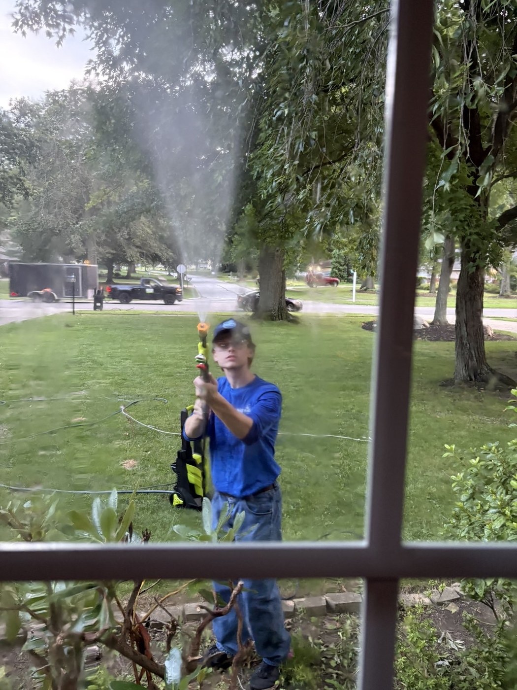 Lake Side Wash technician cleaning residential siding